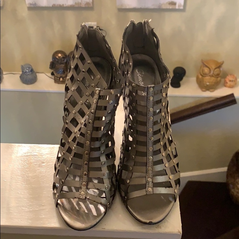 Sexy pewter heels